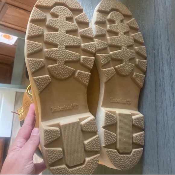 Men’s timberland boots - Picture 3 of 3